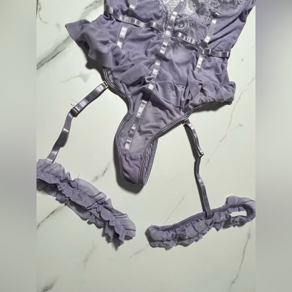 Lilac purple lace ruffle trim garter bodysuit lingerie - xS - Picture 2 of 5